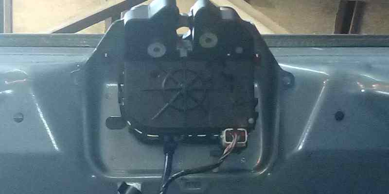 CERRADURA MALETERO - PORTON