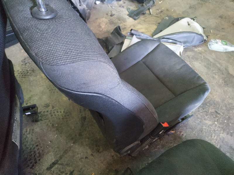 ASIENTO DELANTERO IZQUIERDO