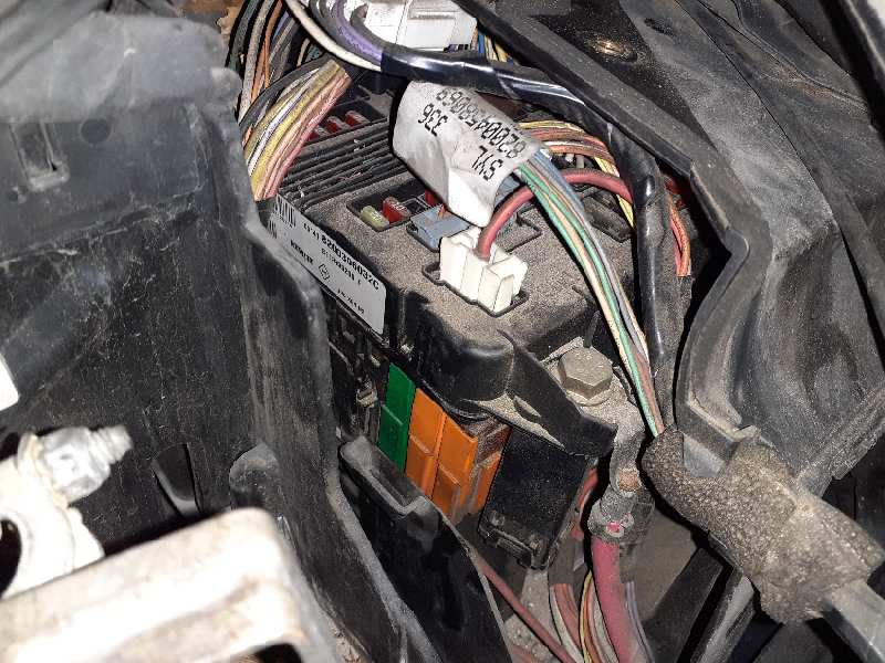 CAJA RELES - FUSIBLES