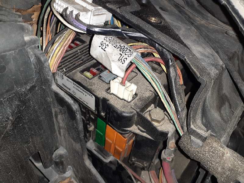 CAJA RELES - FUSIBLES