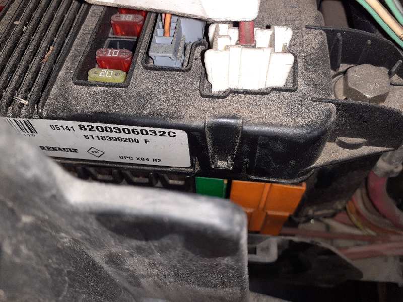 CAJA RELES - FUSIBLES