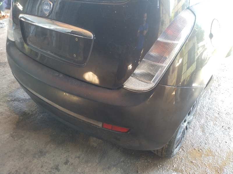 PARAGOLPES TRASERO