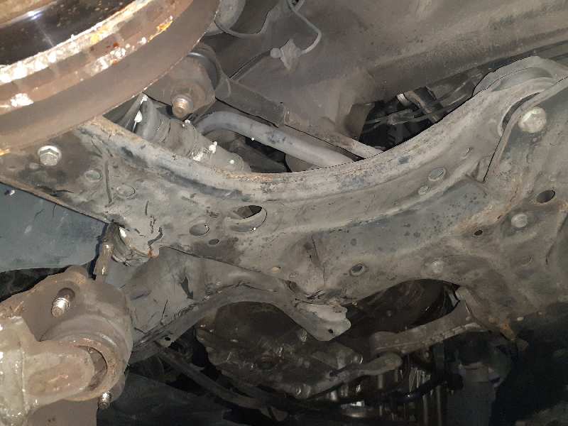 BRAZO SUSPENSION INFERIOR DELANTERO IZQUIERDO