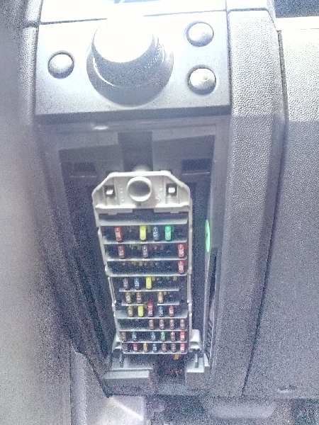 CAJA RELES - FUSIBLES