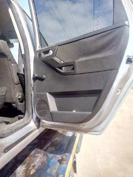 GUARNECIDO PUERTA TRASERA DERECHA