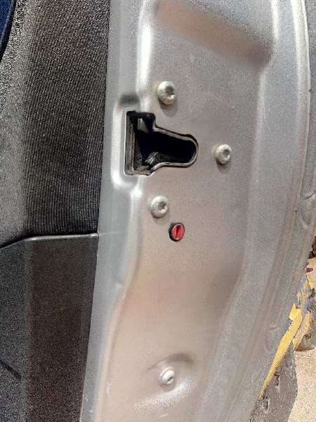 CERRADURA PUERTA TRASERA DERECHA