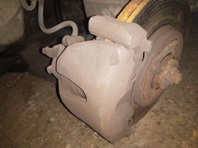 PINZA FRENO DELANTERA IZQUIERDA