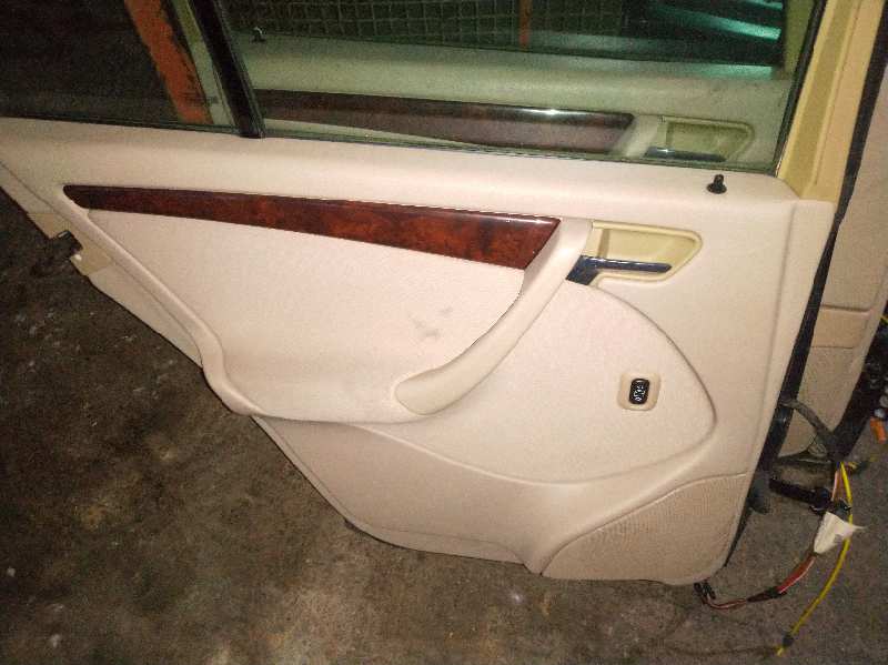 GUARNECIDO PUERTA TRASERA IZQUIERDA