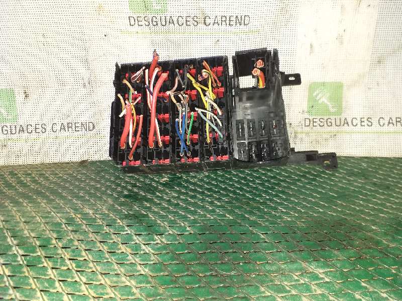 CAJA RELES - FUSIBLES