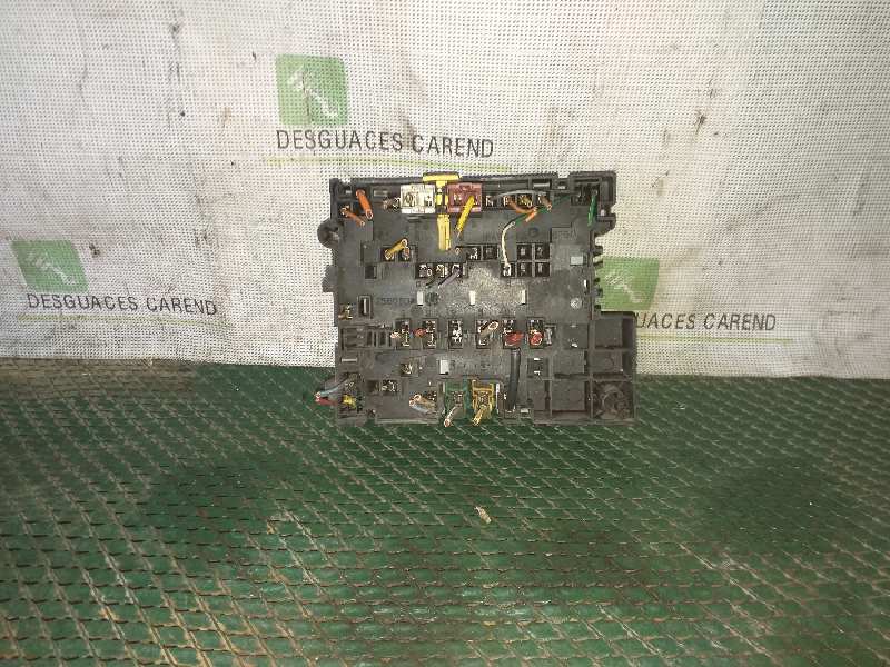 CAJA RELES - FUSIBLES