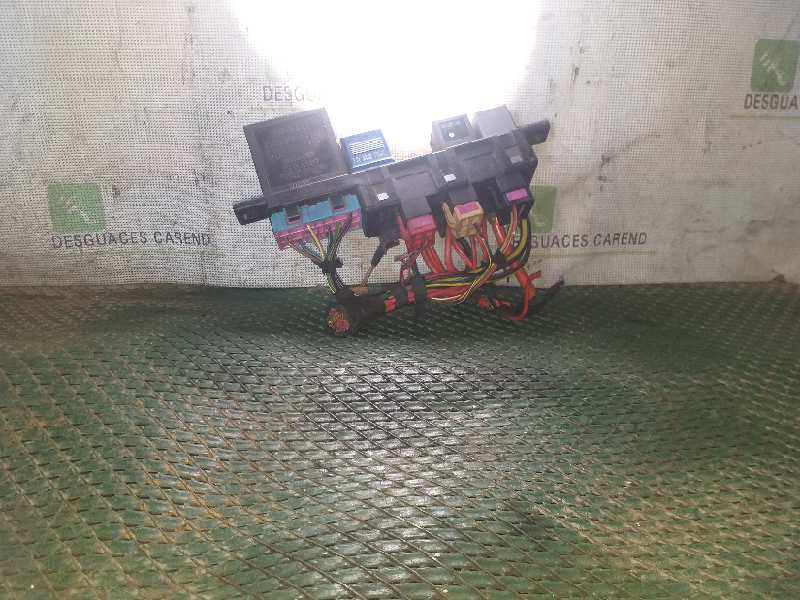 CAJA RELES - FUSIBLES