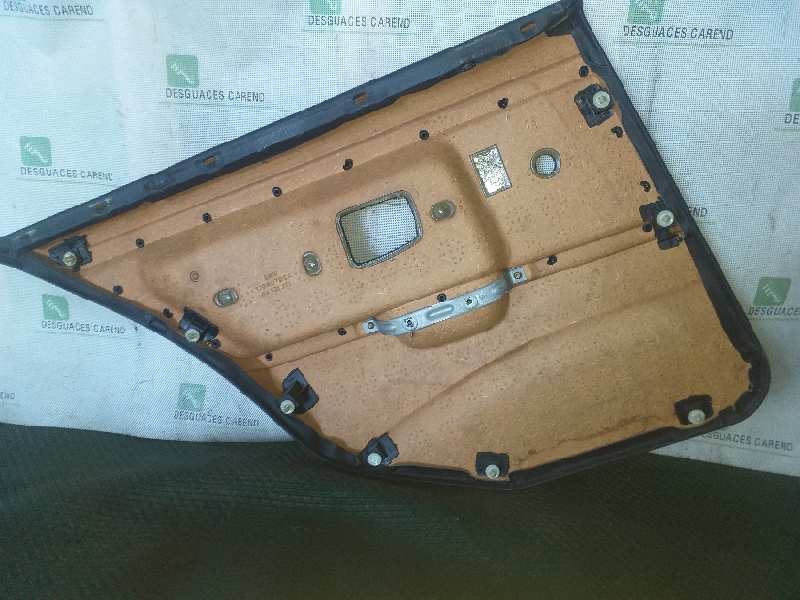 GUARNECIDO PUERTA TRASERA DERECHA