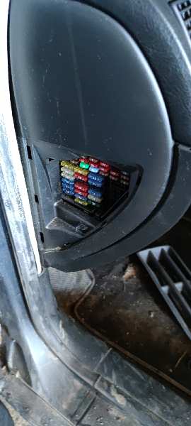 CAJA RELES - FUSIBLES