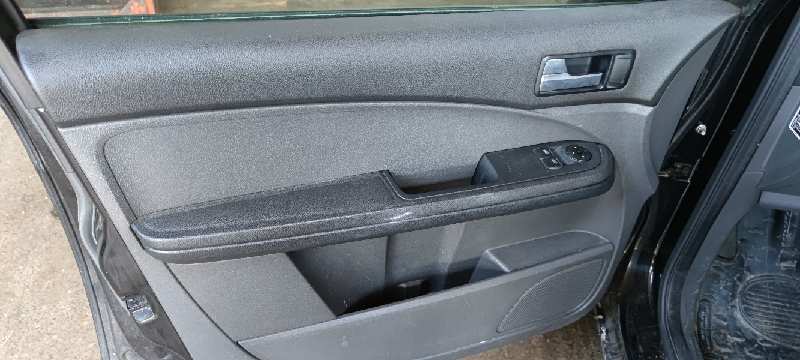 GUARNECIDO PUERTA DELANTERA IZQUIERDA