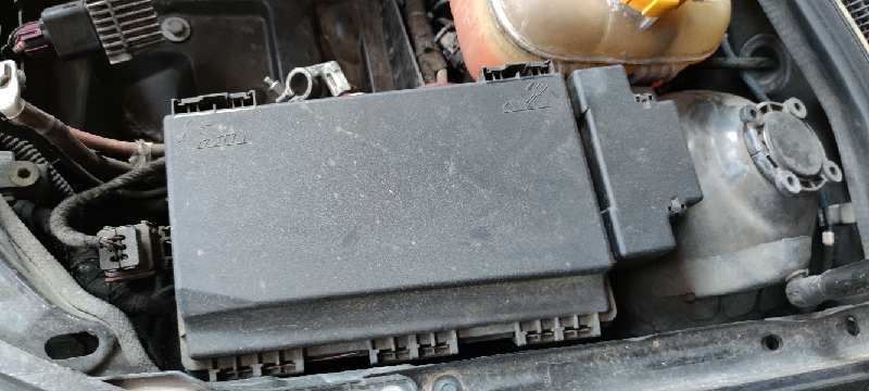 CAJA RELES - FUSIBLES