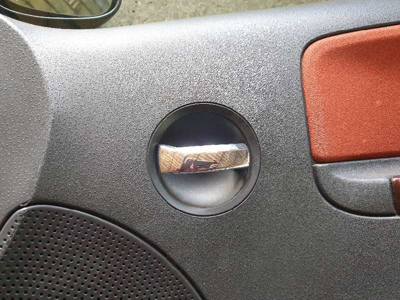 MANETA INTERIOR DELANTERA DERECHA