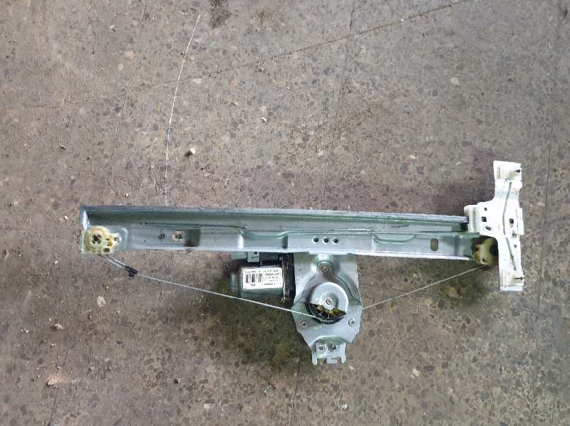 ELEVALUNAS DELANTERO DERECHO