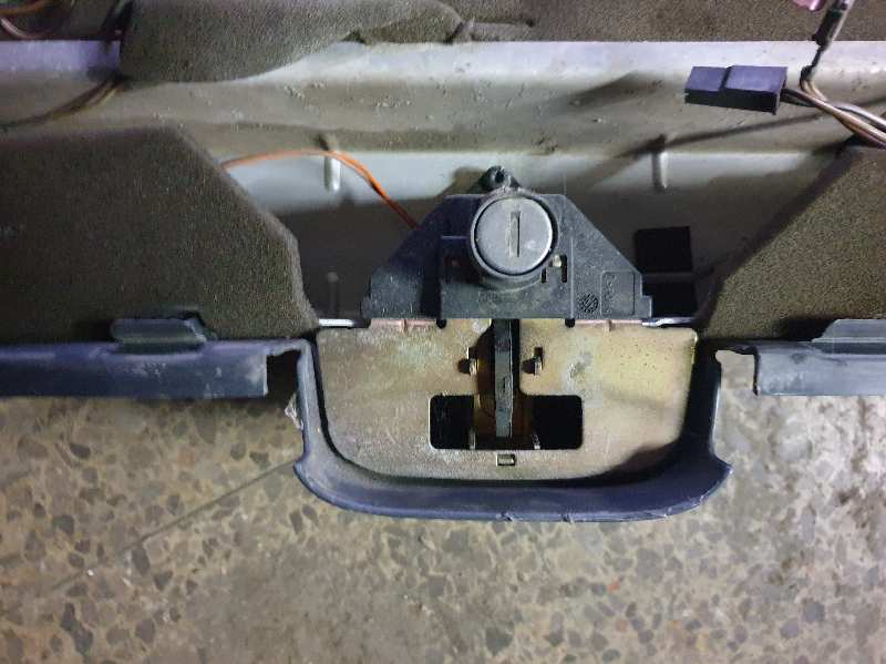 CERRADURA MALETERO - PORTON