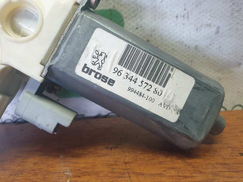 MOTOR ELEVALUNAS DELANTERO DERECHO