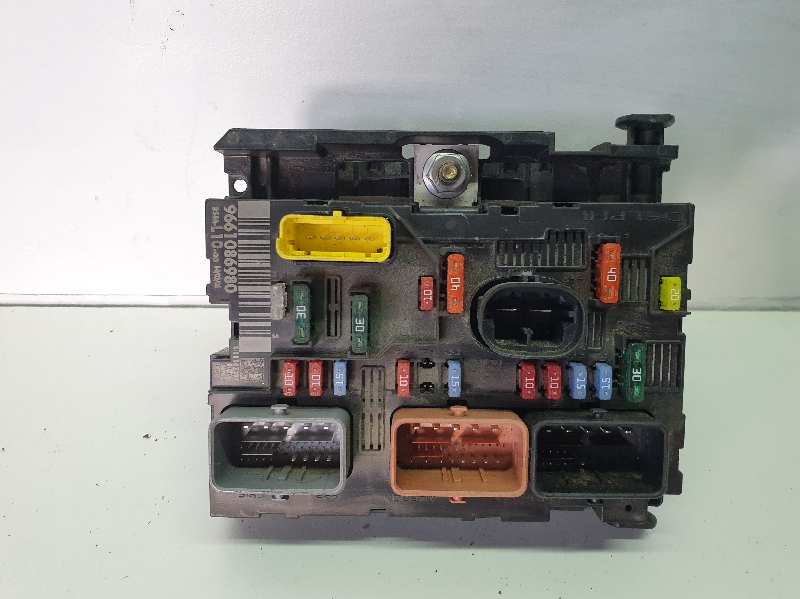 CAJA RELES - FUSIBLES