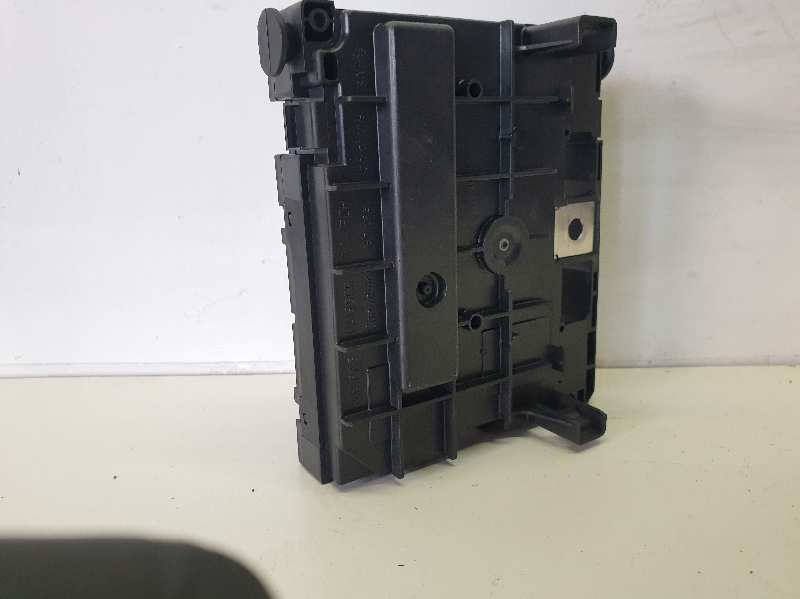 CAJA RELES - FUSIBLES