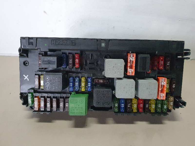 CAJA RELES - FUSIBLES