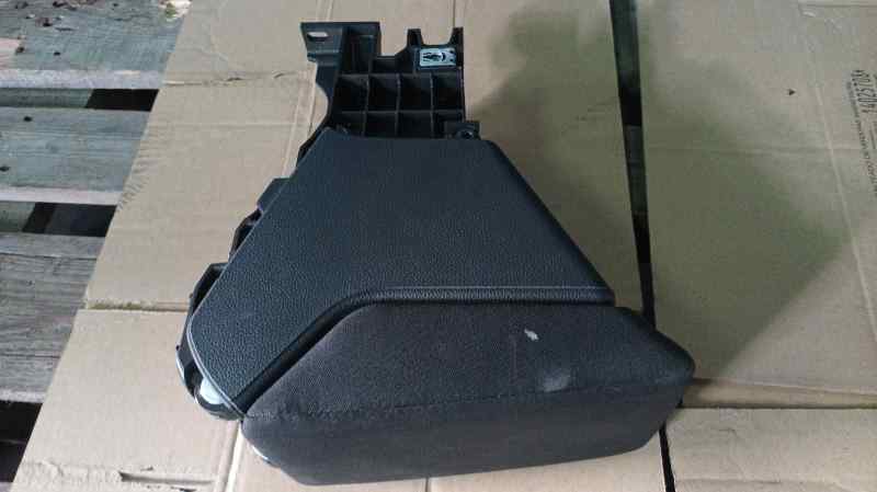 SEAT ARONA (KJ7) 1 0 TGI APOYABRAZOS CENTRAL 6F0864207