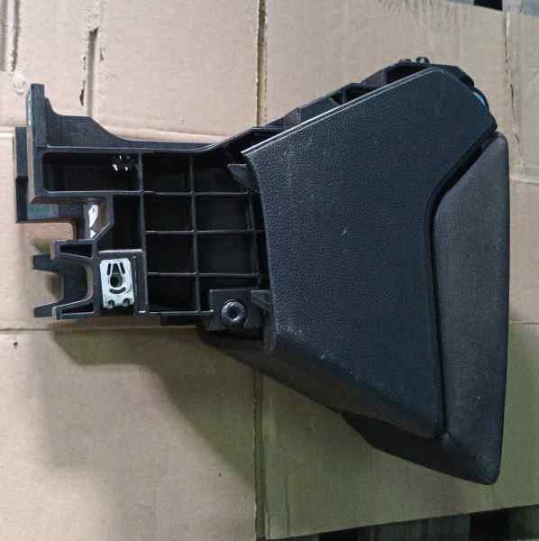 SEAT ARONA (KJ7) 1 0 TGI APOYABRAZOS CENTRAL 6F0864207