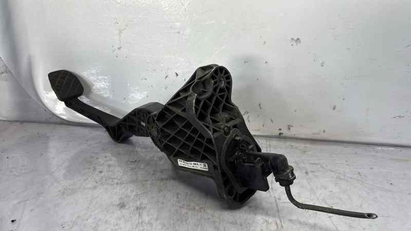 VOLKSWAGEN PASSAT VARIANT (3C5) PEDAL EMBRAGUE 3C2721059R