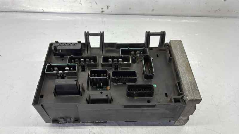 CAJA RELES / FUSIBLES