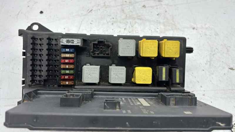 CAJA RELES / FUSIBLES