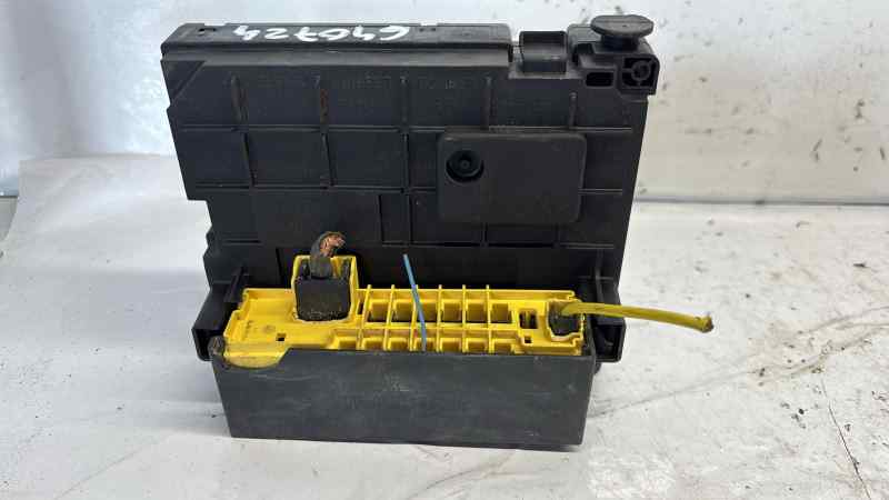 CAJA RELES / FUSIBLES