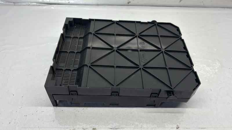 CAJA RELES / FUSIBLES