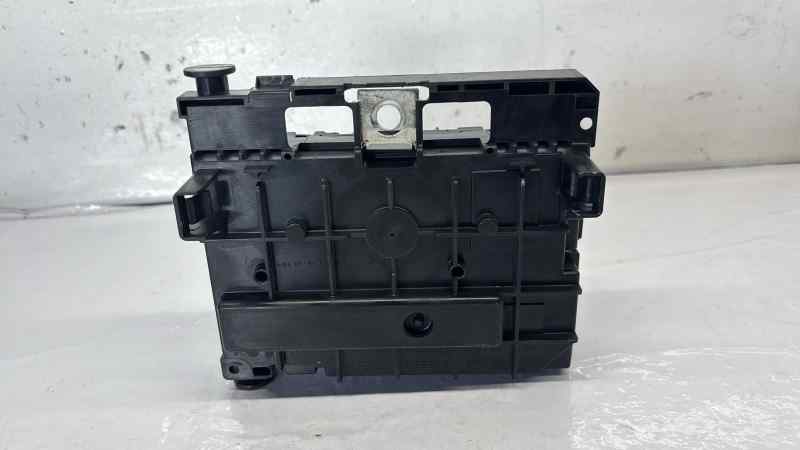 CAJA RELES / FUSIBLES