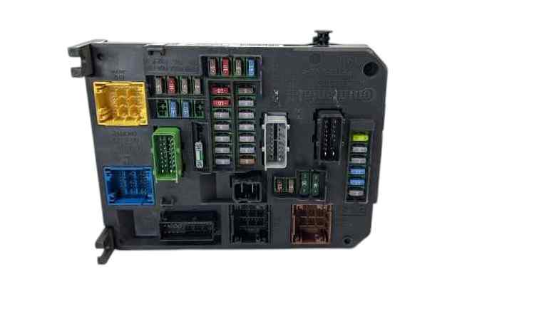 CAJA RELES / FUSIBLES