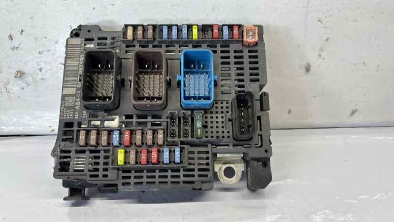 CAJA RELES / FUSIBLES