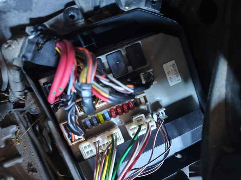 CAJA RELES / FUSIBLES