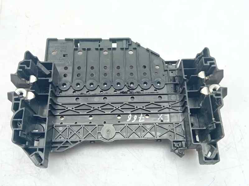 CAJA RELES / FUSIBLES