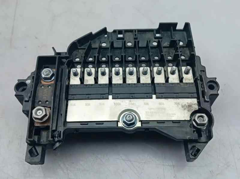 CAJA RELES / FUSIBLES