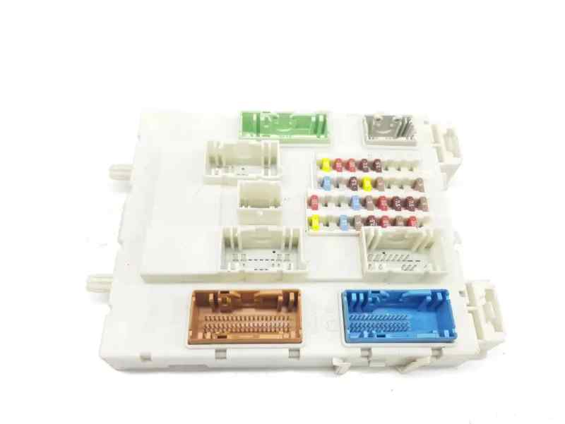 CAJA RELES / FUSIBLES