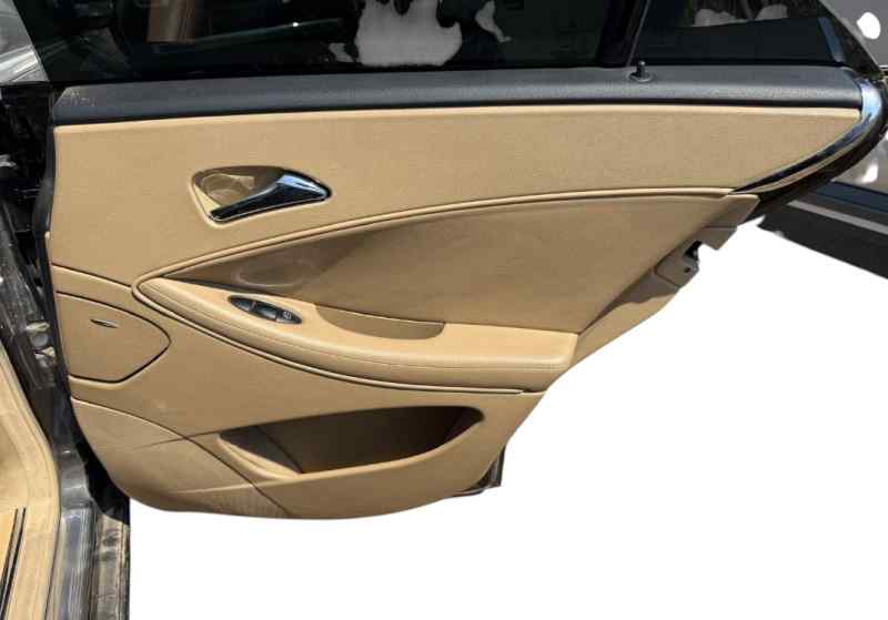 GUARNECIDO PUERTA DELANTERA DERECHA