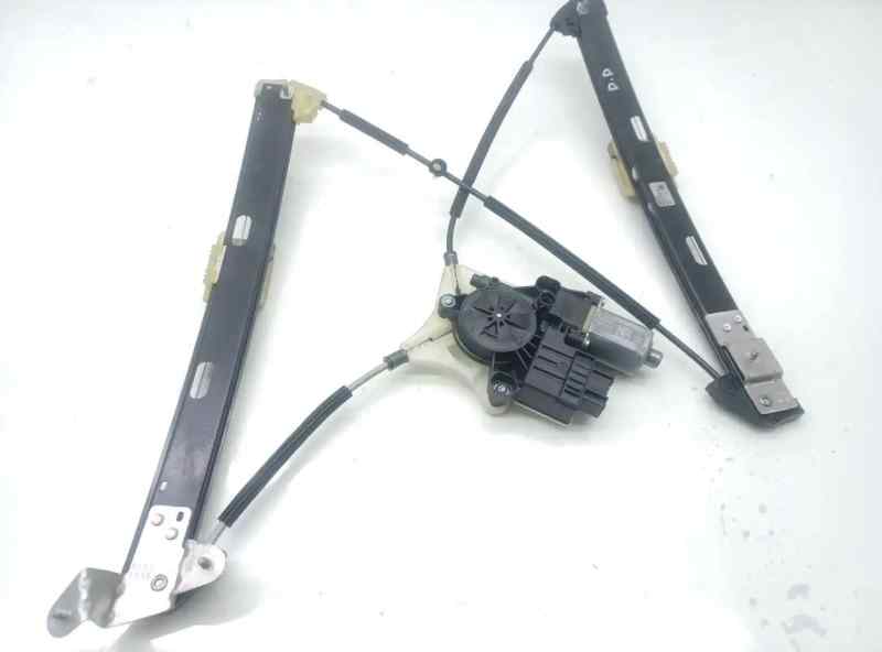 ELEVALUNAS DELANTERO DERECHO