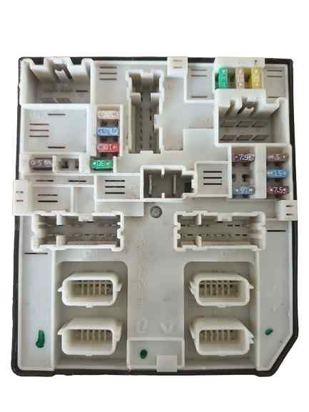 CAJA RELES / FUSIBLES