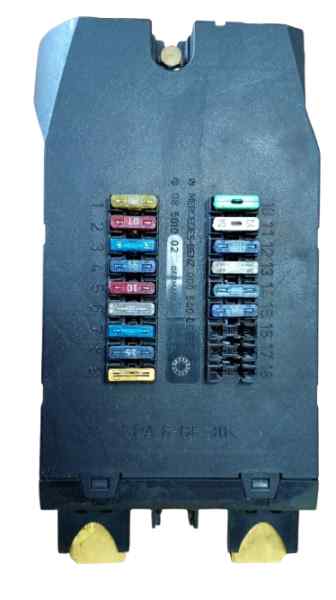 CAJA RELES / FUSIBLES