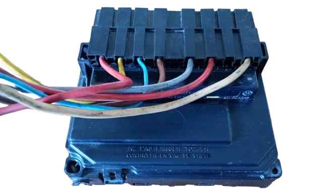 CAJA RELES / FUSIBLES