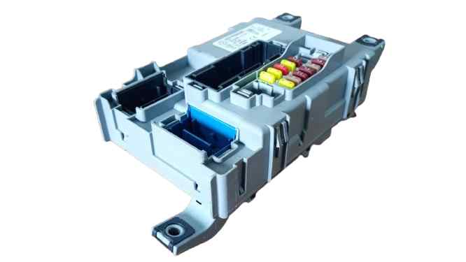 CAJA RELES / FUSIBLES
