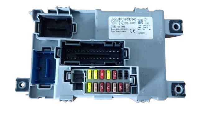 CAJA RELES / FUSIBLES