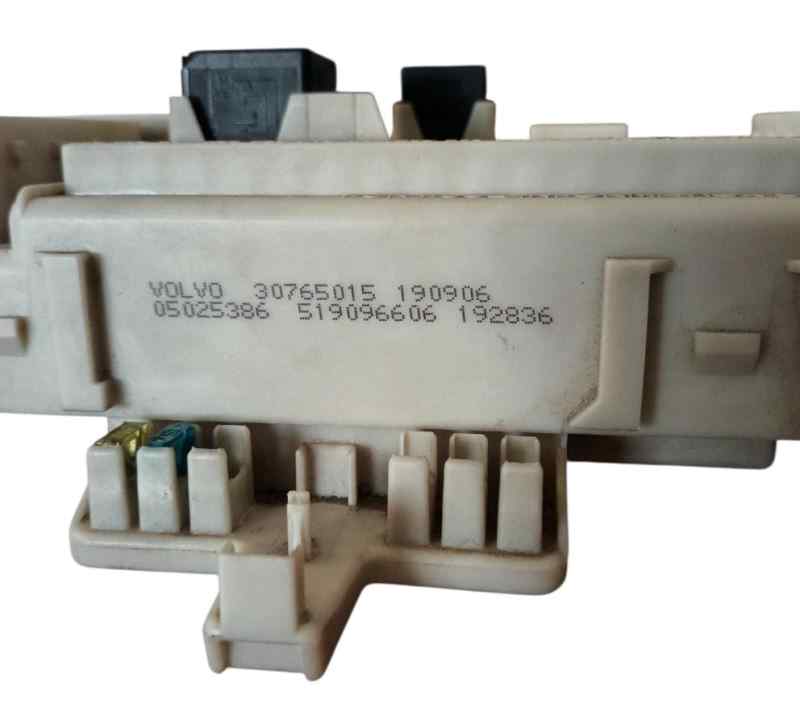 CAJA RELES / FUSIBLES