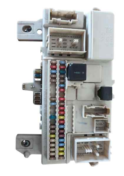 CAJA RELES / FUSIBLES