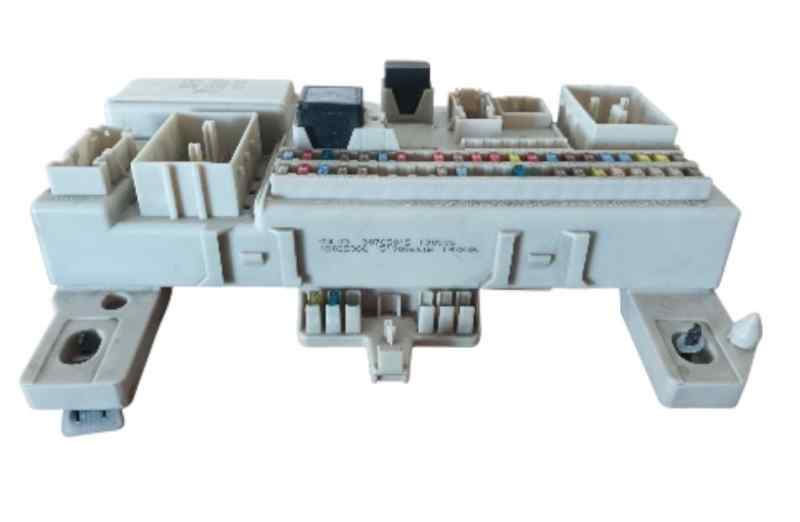 CAJA RELES / FUSIBLES